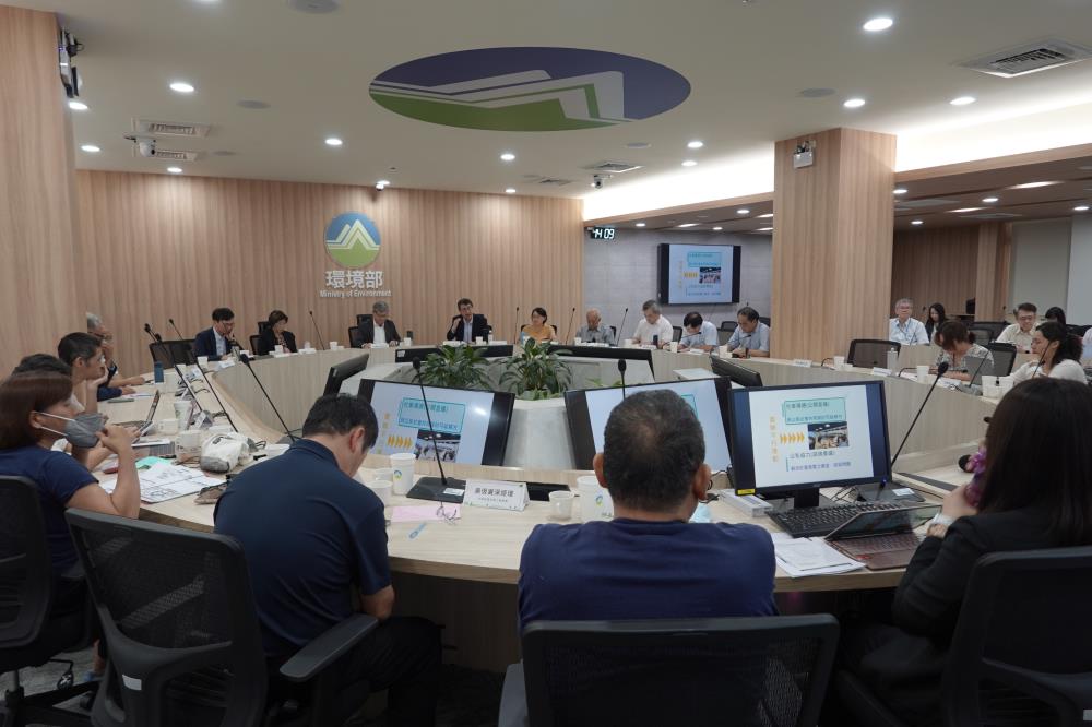 0523-1.產、官、學、研、公民團體代表意見交流，共商「資源循環」減碳旗艦行動計畫.jpeg