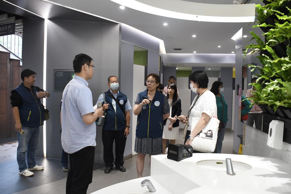 0526.本署北區環境管理中心與新北市政府現場導覽性別友善廁所.jpg