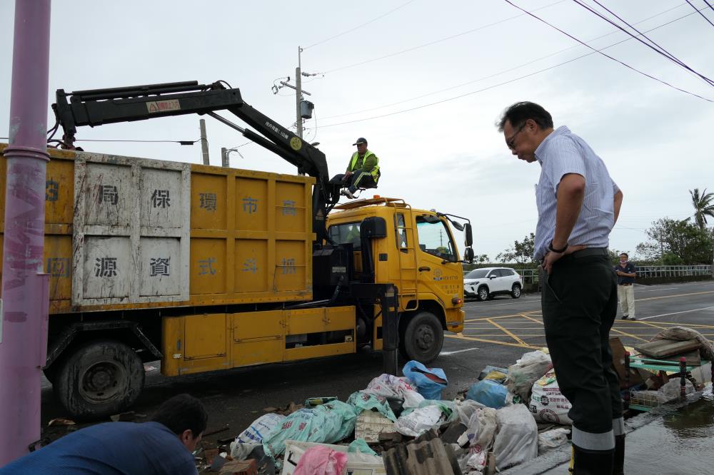 0710高雄市環保局支援嘉義縣環境復原.jpg