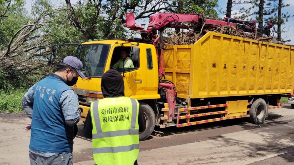 0811環境管理署與環保局攜手加速廢棄物清除.jpg
