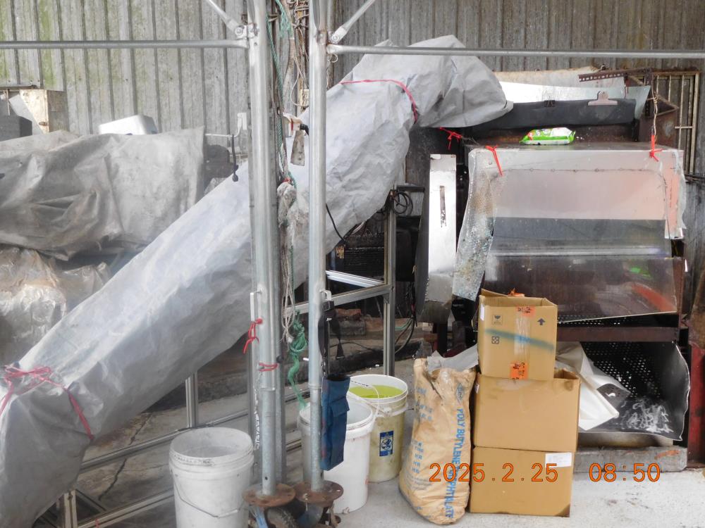 0827-場內報廢品（廢棄物_擠壓破碎處理設施.JPG