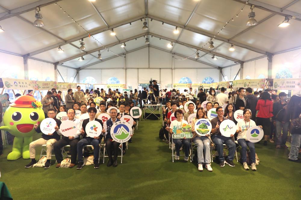 1102.環保集點「律動十年_集點派對」全體大合照.JPG