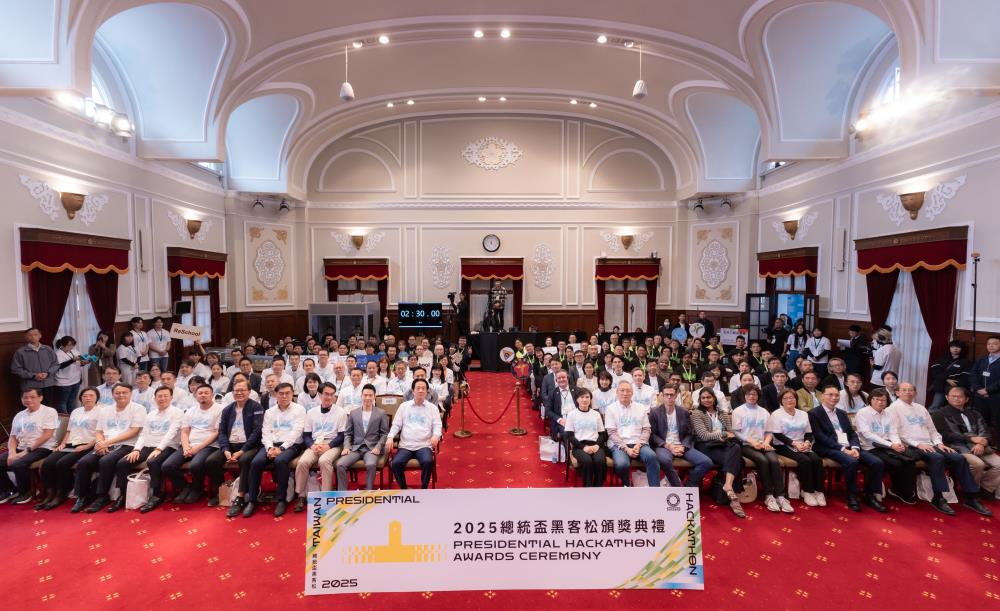 1767409765619601.jpg 1214.總統盃黑客松頒獎典禮_全體大合影.jpg