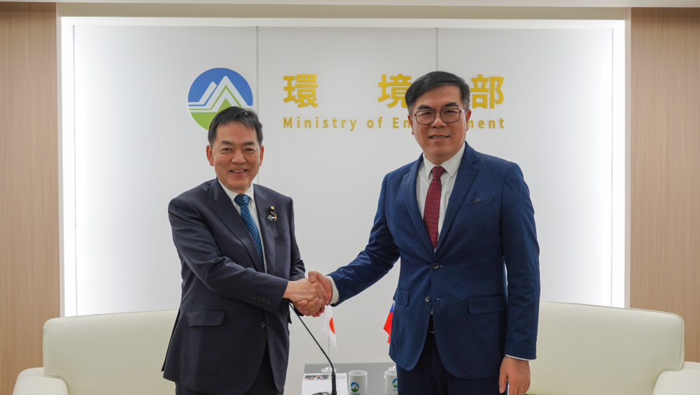 1767427124342748.png 1226.日本淺尾慶一郎參議員與彭部長合影.png