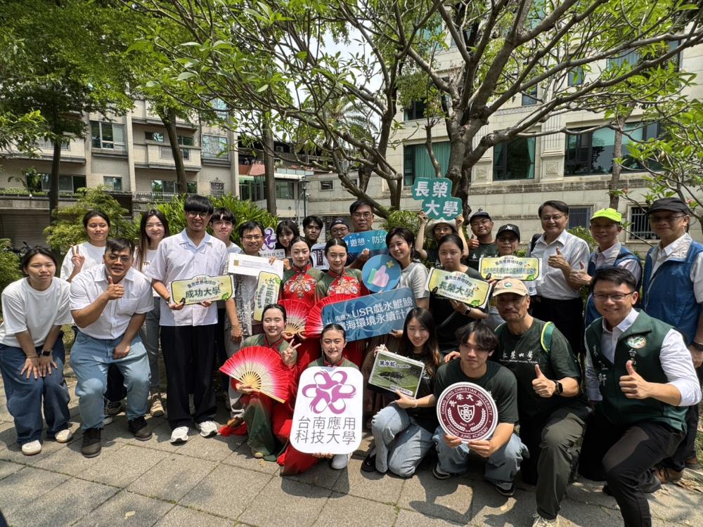 0418新聞相片_環境部彭部長、葉俊宏次長、謝燕儒次長與大學USR團隊合照.jpg