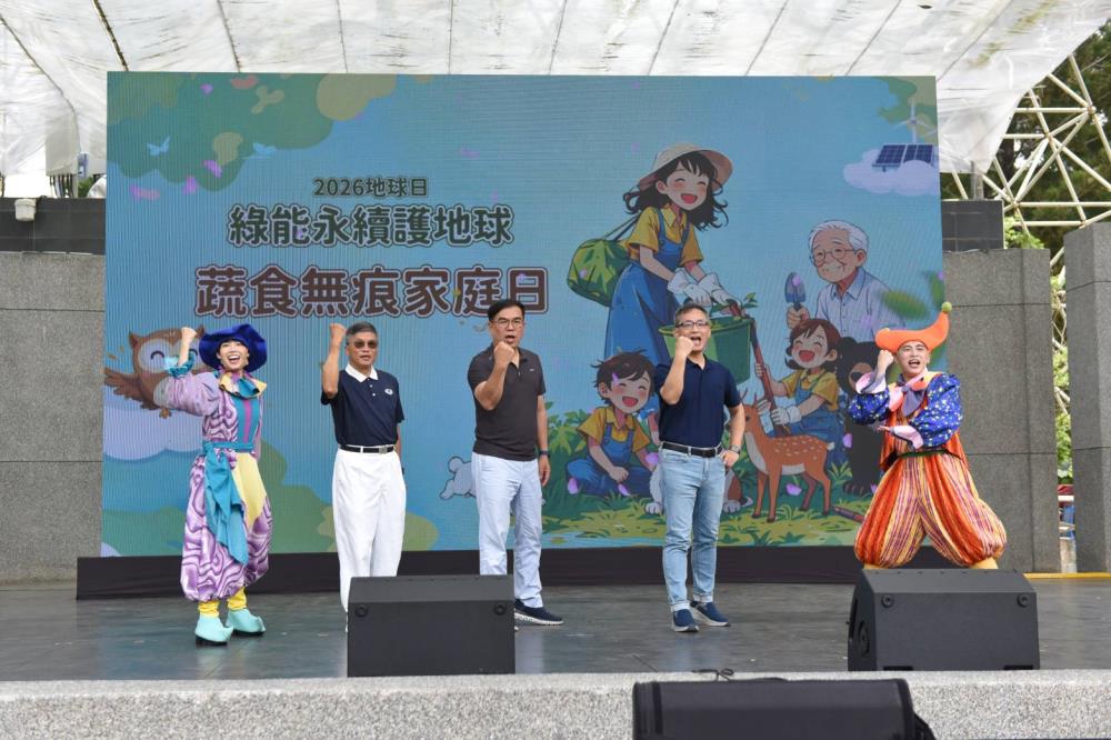 0419.彭啓明部長_中_、張副市長_右二_、劉副執行長_左二_宣示「環保行動，全國啟動」.jpg