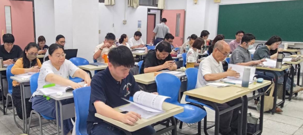 0425.02_資源循環課程學員認真學習.png